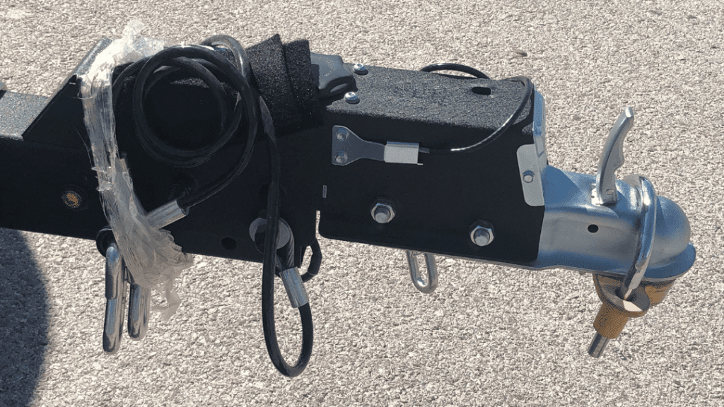 How do you lock a pintle hitch