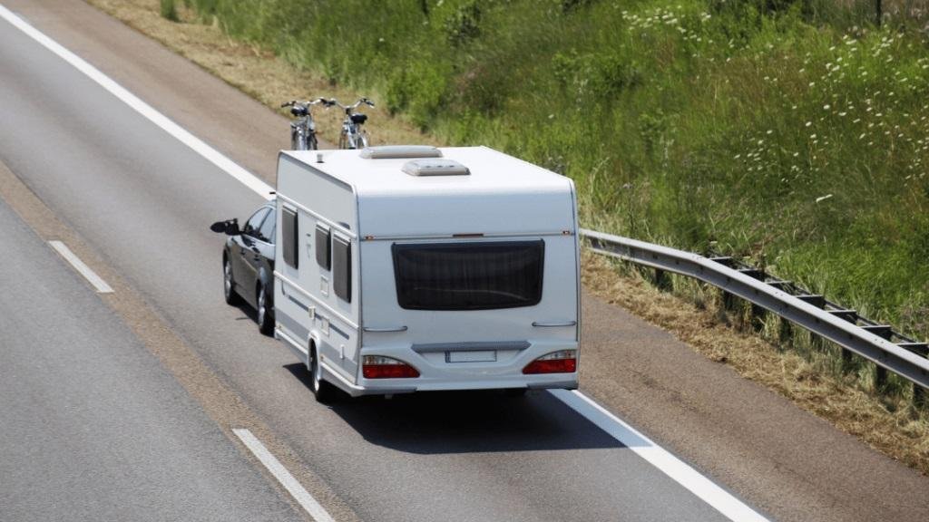 Can you tow a caravan with the hitch lock on?